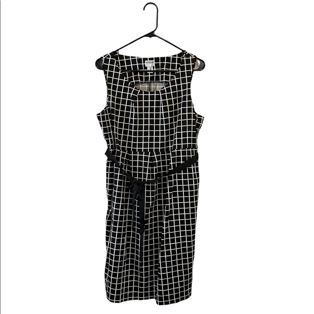 Motherhood Maternity women’s dress with pockets